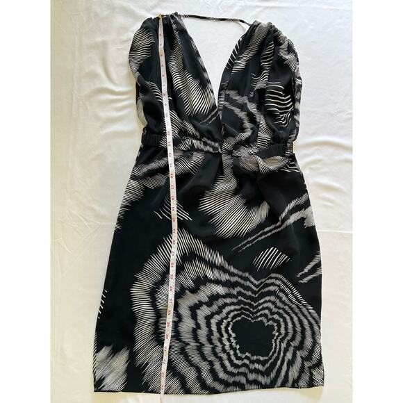Black Halo Y2K 100% Silk Shift Dress V Back Plunge Neck Sleeveless Size 8 - Picture 9 of 11